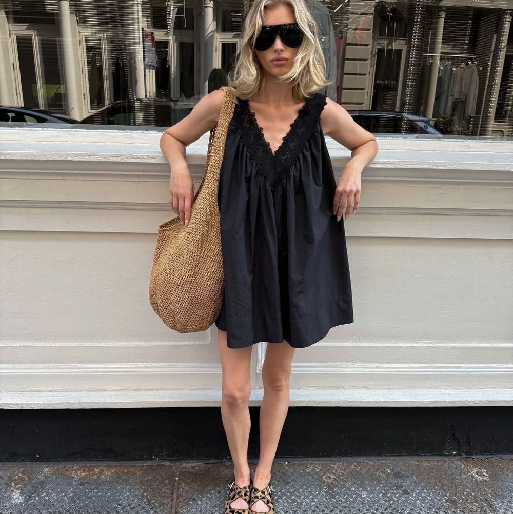 Helsa Mini Dress With Lace in Tech Poplin in Black